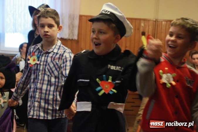 Zdjęcie w galerii na portalu naszraciborz.pl: ZSP Wojnowice szaleje na balu przebierańc&oacute;w wiadomości z regionu