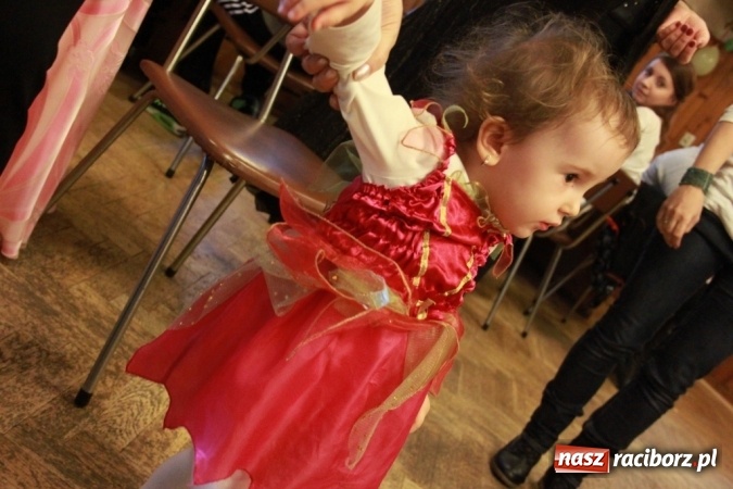 Zdjęcie w galerii na portalu naszraciborz.pl: ZSP Wojnowice szaleje na balu przebierańc&oacute;w wiadomości z regionu