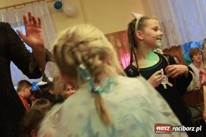 Zdjęcie w galerii na portalu naszraciborz.pl: ZSP Wojnowice szaleje na balu przebierańc&oacute;w wiadomości z regionu