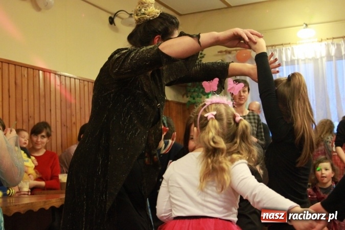 Zdjęcie w galerii na portalu naszraciborz.pl: ZSP Wojnowice szaleje na balu przebierańc&oacute;w wiadomości z regionu
