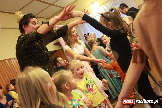 Zdjęcie w galerii na portalu naszraciborz.pl: ZSP Wojnowice szaleje na balu przebierańc&oacute;w wiadomości z regionu