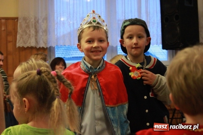 Zdjęcie w galerii na portalu naszraciborz.pl: ZSP Wojnowice szaleje na balu przebierańc&oacute;w wiadomości z regionu