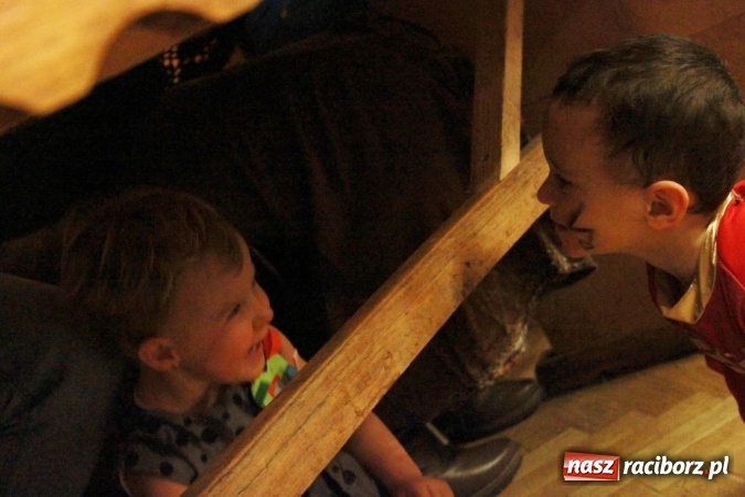 Zdjęcie w galerii na portalu naszraciborz.pl: ZSP Wojnowice szaleje na balu przebierańc&oacute;w wiadomości z regionu