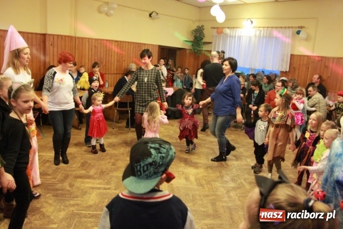 Zdjęcie w galerii na portalu naszraciborz.pl: ZSP Wojnowice szaleje na balu przebierańc&oacute;w wiadomości z regionu