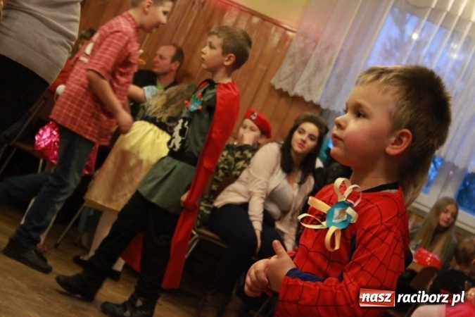 Zdjęcie w galerii na portalu naszraciborz.pl: ZSP Wojnowice szaleje na balu przebierańc&oacute;w wiadomości z regionu