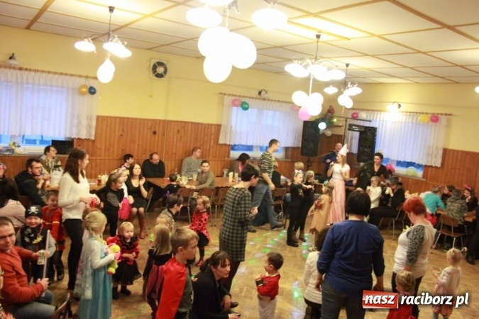 Zdjęcie w galerii na portalu naszraciborz.pl: ZSP Wojnowice szaleje na balu przebierańc&oacute;w wiadomości z regionu
