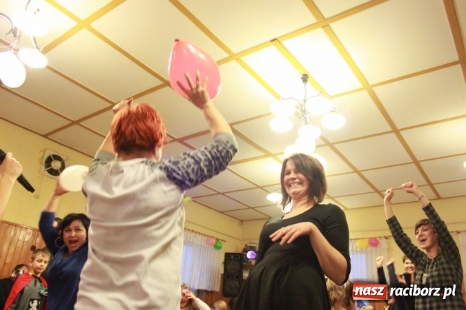 Zdjęcie w galerii na portalu naszraciborz.pl: ZSP Wojnowice szaleje na balu przebierańc&oacute;w wiadomości z regionu