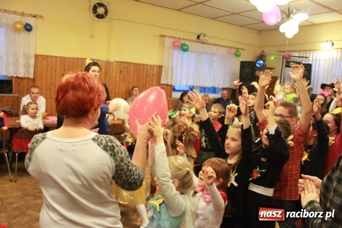 Zdjęcie w galerii na portalu naszraciborz.pl: ZSP Wojnowice szaleje na balu przebierańc&oacute;w wiadomości z regionu