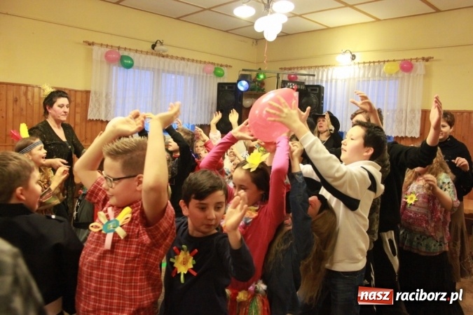 Zdjęcie w galerii na portalu naszraciborz.pl: ZSP Wojnowice szaleje na balu przebierańc&oacute;w wiadomości z regionu