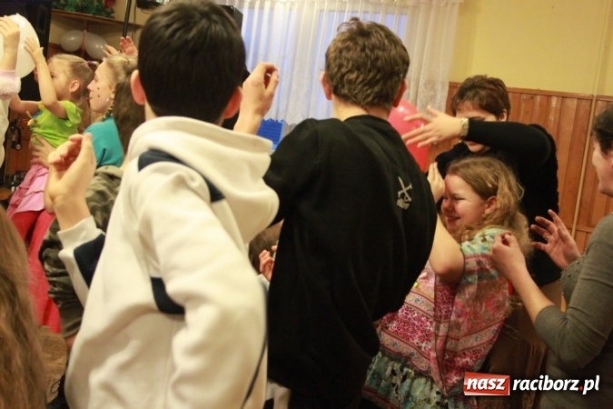 Zdjęcie w galerii na portalu naszraciborz.pl: ZSP Wojnowice szaleje na balu przebierańc&oacute;w wiadomości z regionu