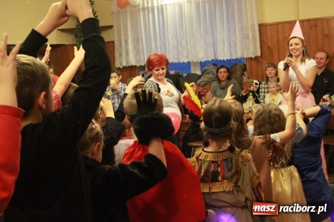 Zdjęcie w galerii na portalu naszraciborz.pl: ZSP Wojnowice szaleje na balu przebierańc&oacute;w wiadomości z regionu