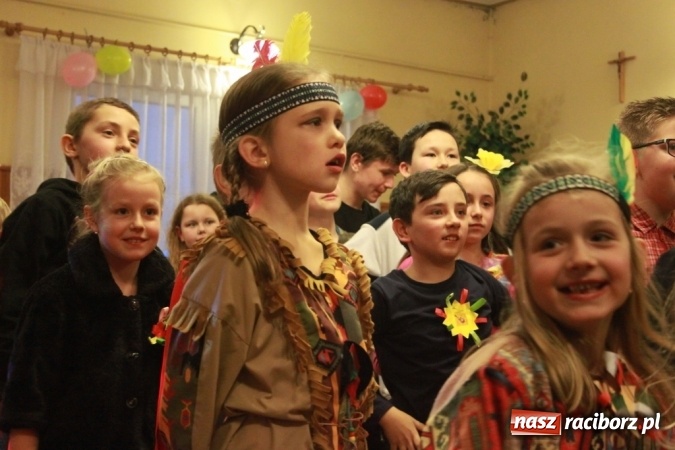 Zdjęcie w galerii na portalu naszraciborz.pl: ZSP Wojnowice szaleje na balu przebierańc&oacute;w wiadomości z regionu