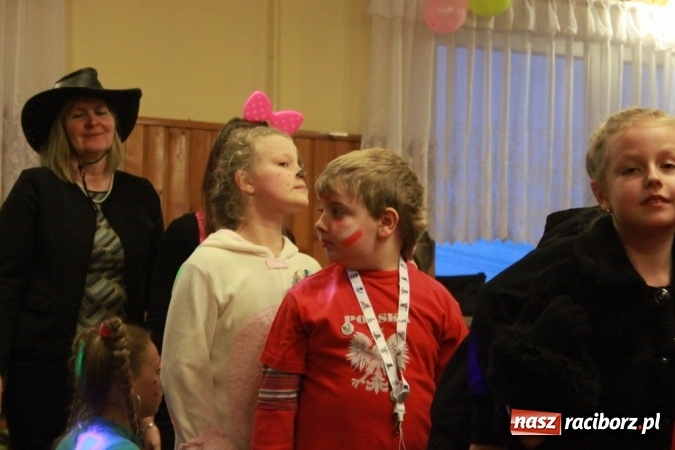 Zdjęcie w galerii na portalu naszraciborz.pl: ZSP Wojnowice szaleje na balu przebierańc&oacute;w wiadomości z regionu