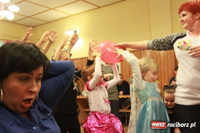 Zdjęcie w galerii na portalu naszraciborz.pl: ZSP Wojnowice szaleje na balu przebierańc&oacute;w wiadomości z regionu