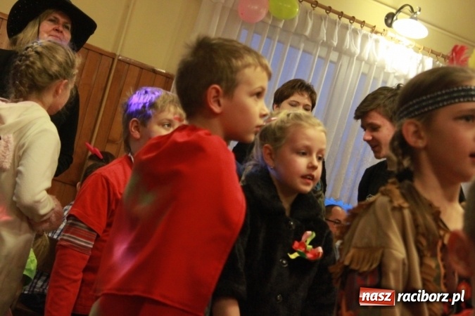 Zdjęcie w galerii na portalu naszraciborz.pl: ZSP Wojnowice szaleje na balu przebierańc&oacute;w wiadomości z regionu