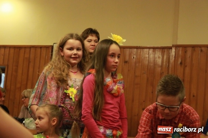 Zdjęcie w galerii na portalu naszraciborz.pl: ZSP Wojnowice szaleje na balu przebierańc&oacute;w wiadomości z regionu