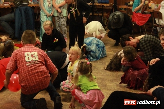 Zdjęcie w galerii na portalu naszraciborz.pl: ZSP Wojnowice szaleje na balu przebierańc&oacute;w wiadomości z regionu