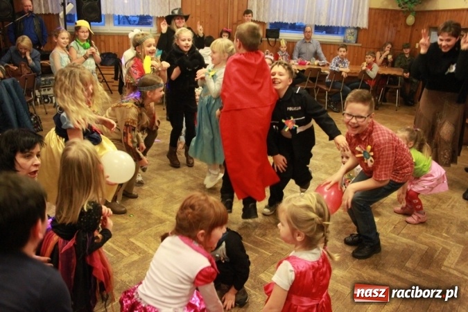 Zdjęcie w galerii na portalu naszraciborz.pl: ZSP Wojnowice szaleje na balu przebierańc&oacute;w wiadomości z regionu