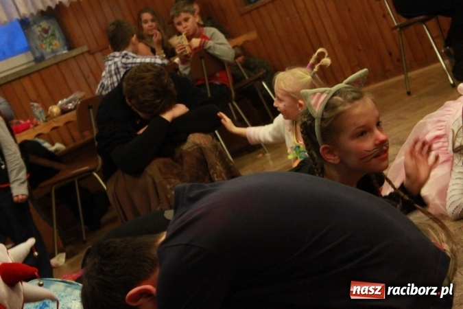Zdjęcie w galerii na portalu naszraciborz.pl: ZSP Wojnowice szaleje na balu przebierańc&oacute;w wiadomości z regionu