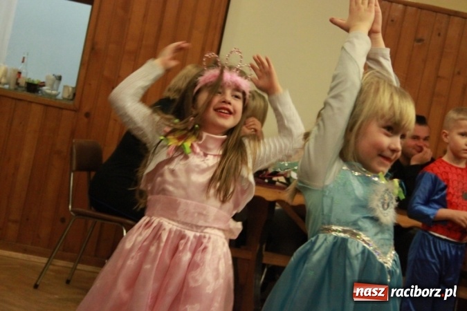 Zdjęcie w galerii na portalu naszraciborz.pl: ZSP Wojnowice szaleje na balu przebierańc&oacute;w wiadomości z regionu