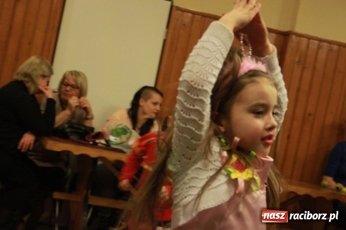 Zdjęcie w galerii na portalu naszraciborz.pl: ZSP Wojnowice szaleje na balu przebierańc&oacute;w wiadomości z regionu