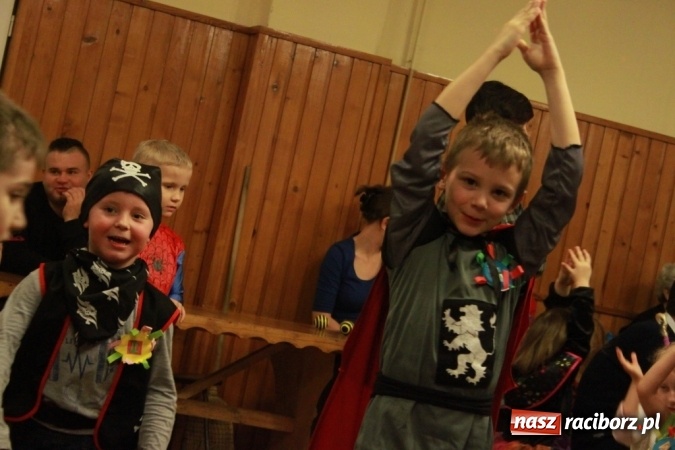 Zdjęcie w galerii na portalu naszraciborz.pl: ZSP Wojnowice szaleje na balu przebierańc&oacute;w wiadomości z regionu
