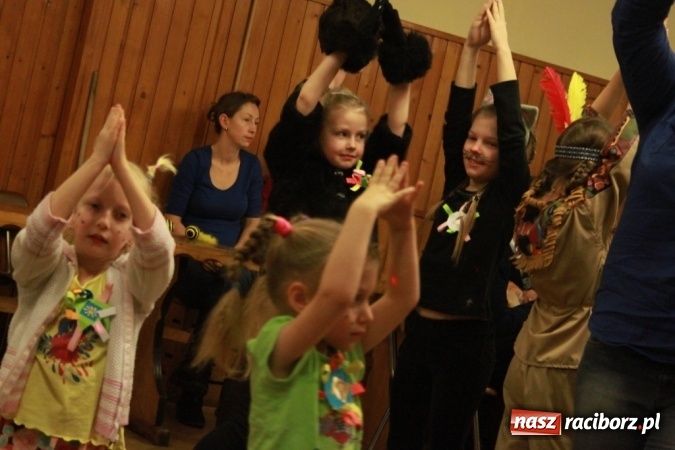 Zdjęcie w galerii na portalu naszraciborz.pl: ZSP Wojnowice szaleje na balu przebierańc&oacute;w wiadomości z regionu