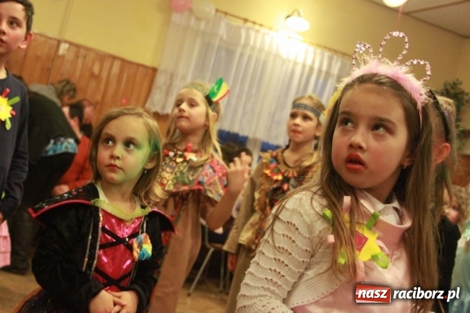Zdjęcie w galerii na portalu naszraciborz.pl: ZSP Wojnowice szaleje na balu przebierańc&oacute;w wiadomości z regionu