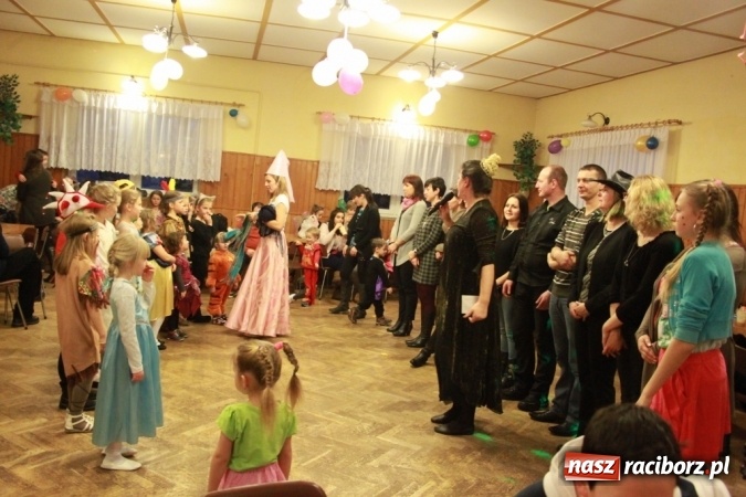 Zdjęcie w galerii na portalu naszraciborz.pl: ZSP Wojnowice szaleje na balu przebierańc&oacute;w wiadomości z regionu
