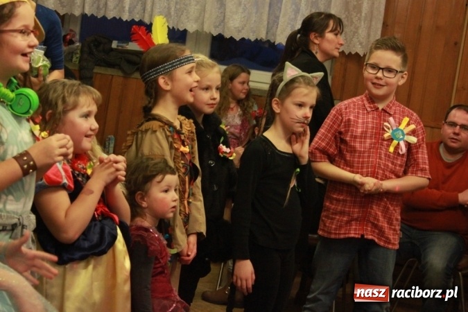 Zdjęcie w galerii na portalu naszraciborz.pl: ZSP Wojnowice szaleje na balu przebierańc&oacute;w wiadomości z regionu