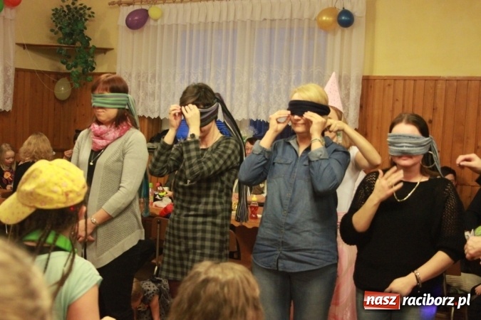 Zdjęcie w galerii na portalu naszraciborz.pl: ZSP Wojnowice szaleje na balu przebierańc&oacute;w wiadomości z regionu