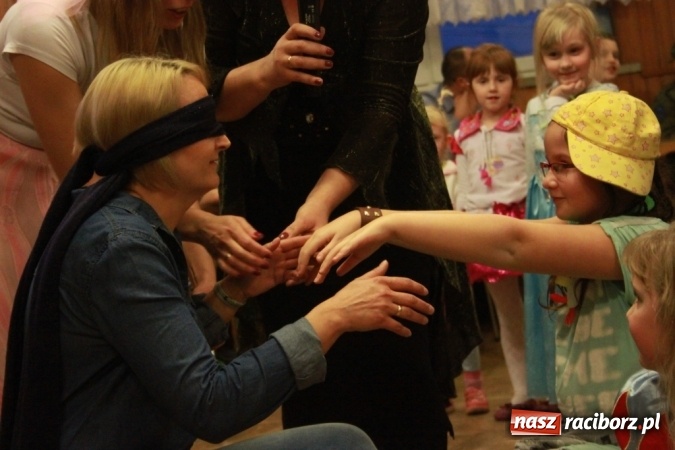 Zdjęcie w galerii na portalu naszraciborz.pl: ZSP Wojnowice szaleje na balu przebierańc&oacute;w wiadomości z regionu