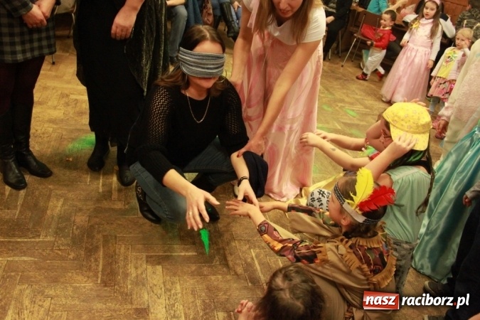 Zdjęcie w galerii na portalu naszraciborz.pl: ZSP Wojnowice szaleje na balu przebierańc&oacute;w wiadomości z regionu