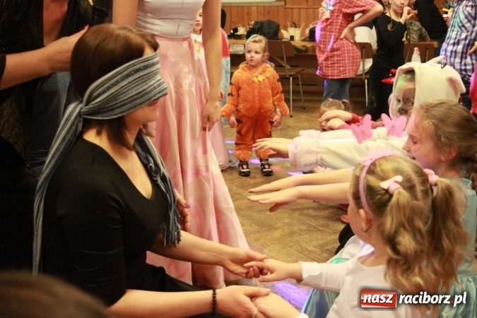 Zdjęcie w galerii na portalu naszraciborz.pl: ZSP Wojnowice szaleje na balu przebierańc&oacute;w wiadomości z regionu