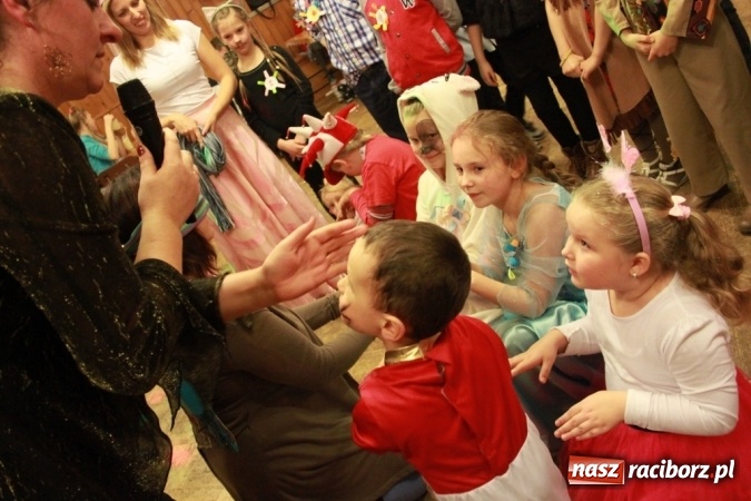 Zdjęcie w galerii na portalu naszraciborz.pl: ZSP Wojnowice szaleje na balu przebierańc&oacute;w wiadomości z regionu