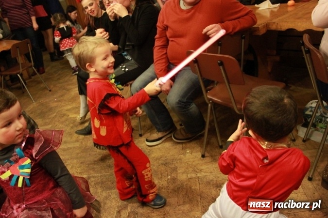 Zdjęcie w galerii na portalu naszraciborz.pl: ZSP Wojnowice szaleje na balu przebierańc&oacute;w wiadomości z regionu