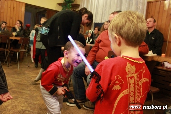 Zdjęcie w galerii na portalu naszraciborz.pl: ZSP Wojnowice szaleje na balu przebierańc&oacute;w wiadomości z regionu