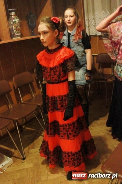 Zdjęcie w galerii na portalu naszraciborz.pl: ZSP Wojnowice szaleje na balu przebierańc&oacute;w wiadomości z regionu