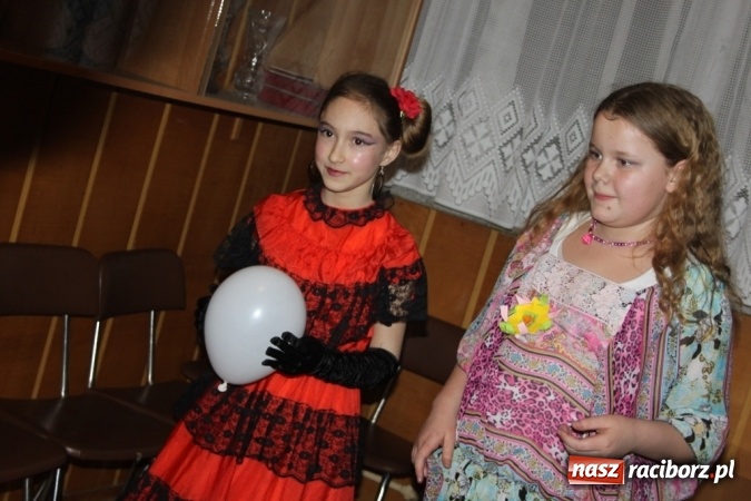 Zdjęcie w galerii na portalu naszraciborz.pl: ZSP Wojnowice szaleje na balu przebierańc&oacute;w wiadomości z regionu