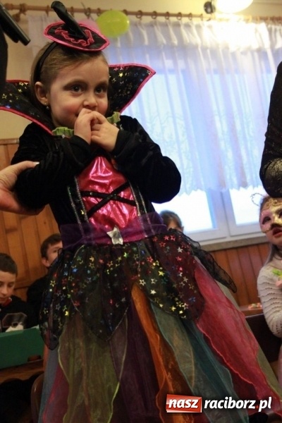 Zdjęcie w galerii na portalu naszraciborz.pl: ZSP Wojnowice szaleje na balu przebierańc&oacute;w wiadomości z regionu