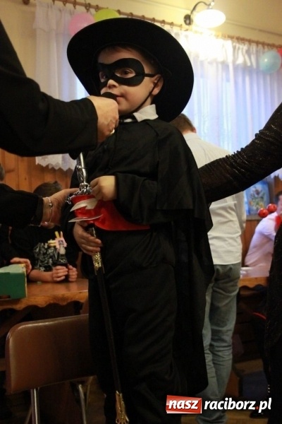 Zdjęcie w galerii na portalu naszraciborz.pl: ZSP Wojnowice szaleje na balu przebierańc&oacute;w wiadomości z regionu