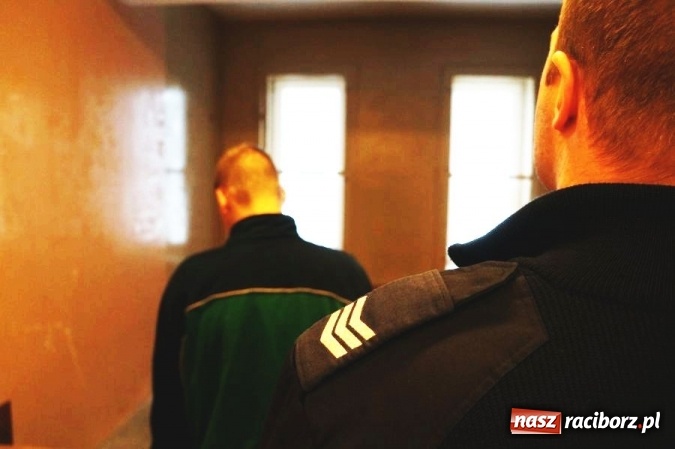 Zdjęcie w galerii na portalu naszraciborz.pl: Włamywacze wpadli w ręce policji chwilę po włamaniu. Grozi im 10 lat więzienia wiadomości z regionu