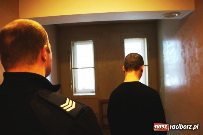 Zdjęcie w galerii na portalu naszraciborz.pl: Włamywacze wpadli w ręce policji chwilę po włamaniu. Grozi im 10 lat więzienia wiadomości z regionu