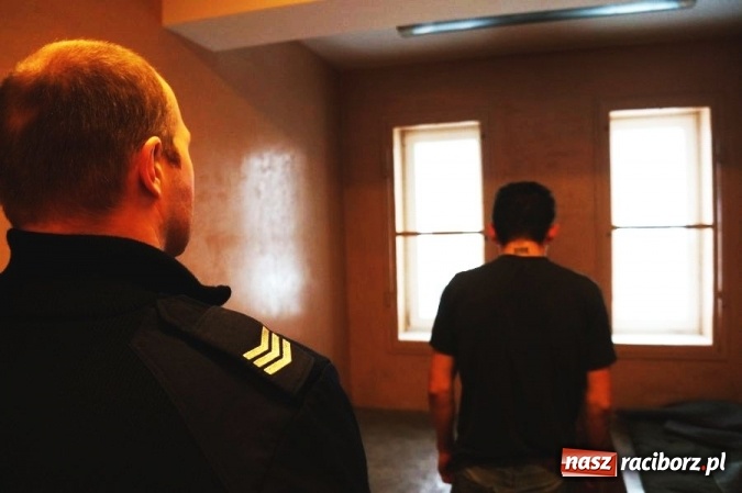 Zdjęcie w galerii na portalu naszraciborz.pl: Włamywacze wpadli w ręce policji chwilę po włamaniu. Grozi im 10 lat więzienia wiadomości z regionu