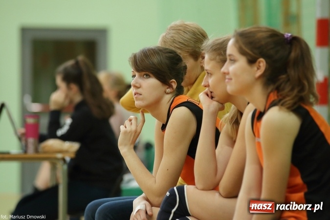 Zdjęcie w galerii na portalu naszraciborz.pl: Dziewczęta z ZSOMS najlepsze w rozgrywkach miejskich w siatkówce wiadomości z regionu