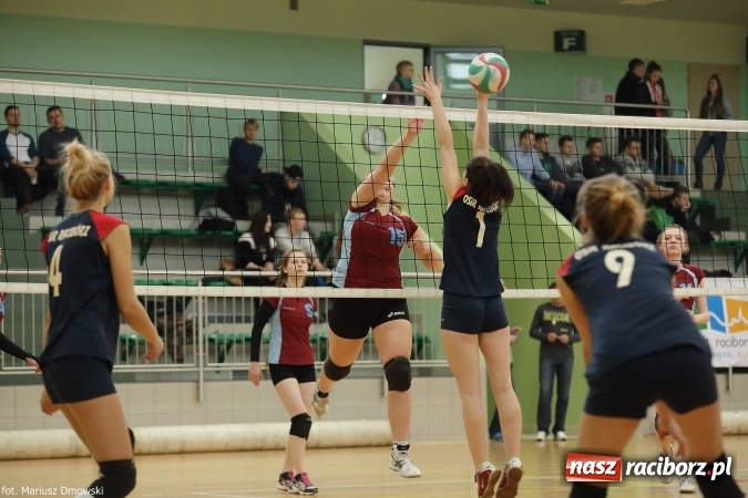 Zdjęcie w galerii na portalu naszraciborz.pl: Dziewczęta z ZSOMS najlepsze w rozgrywkach miejskich w siatkówce wiadomości z regionu
