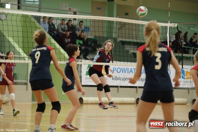 Zdjęcie w galerii na portalu naszraciborz.pl: Dziewczęta z ZSOMS najlepsze w rozgrywkach miejskich w siatkówce wiadomości z regionu