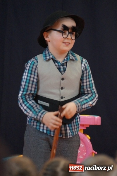 Zdjęcie w galerii na portalu naszraciborz.pl: Talent show dla babć i dziadków w Górkach Śląskich wiadomości z regionu