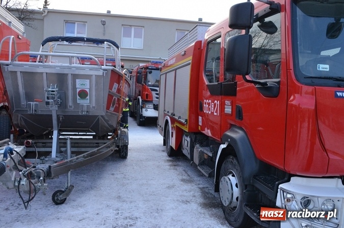 Zdjęcie w galerii na portalu naszraciborz.pl: Uroczyste przekazanie sprzętu pożarniczego dla jednostek śląskiej straży pożarnej wiadomości z regionu