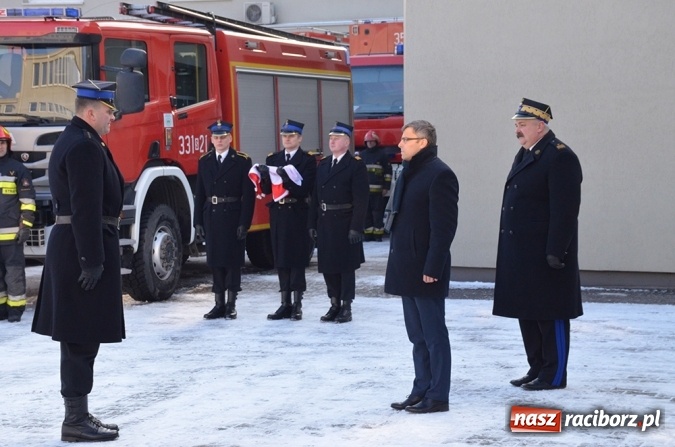 Zdjęcie w galerii na portalu naszraciborz.pl: Uroczyste przekazanie sprzętu pożarniczego dla jednostek śląskiej straży pożarnej wiadomości z regionu